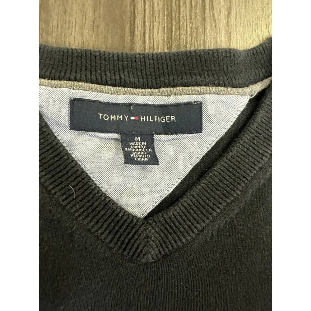 Tommy Hilfiger Men's Medium Black V Neck Sweater Pullover Preppy Classic Logo